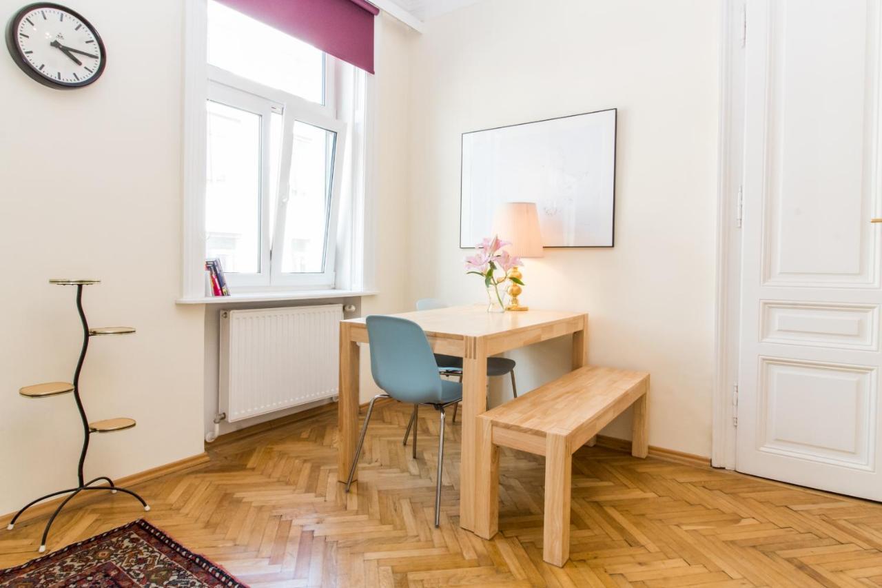 Beautiful Viennese Apartment Bagian luar foto