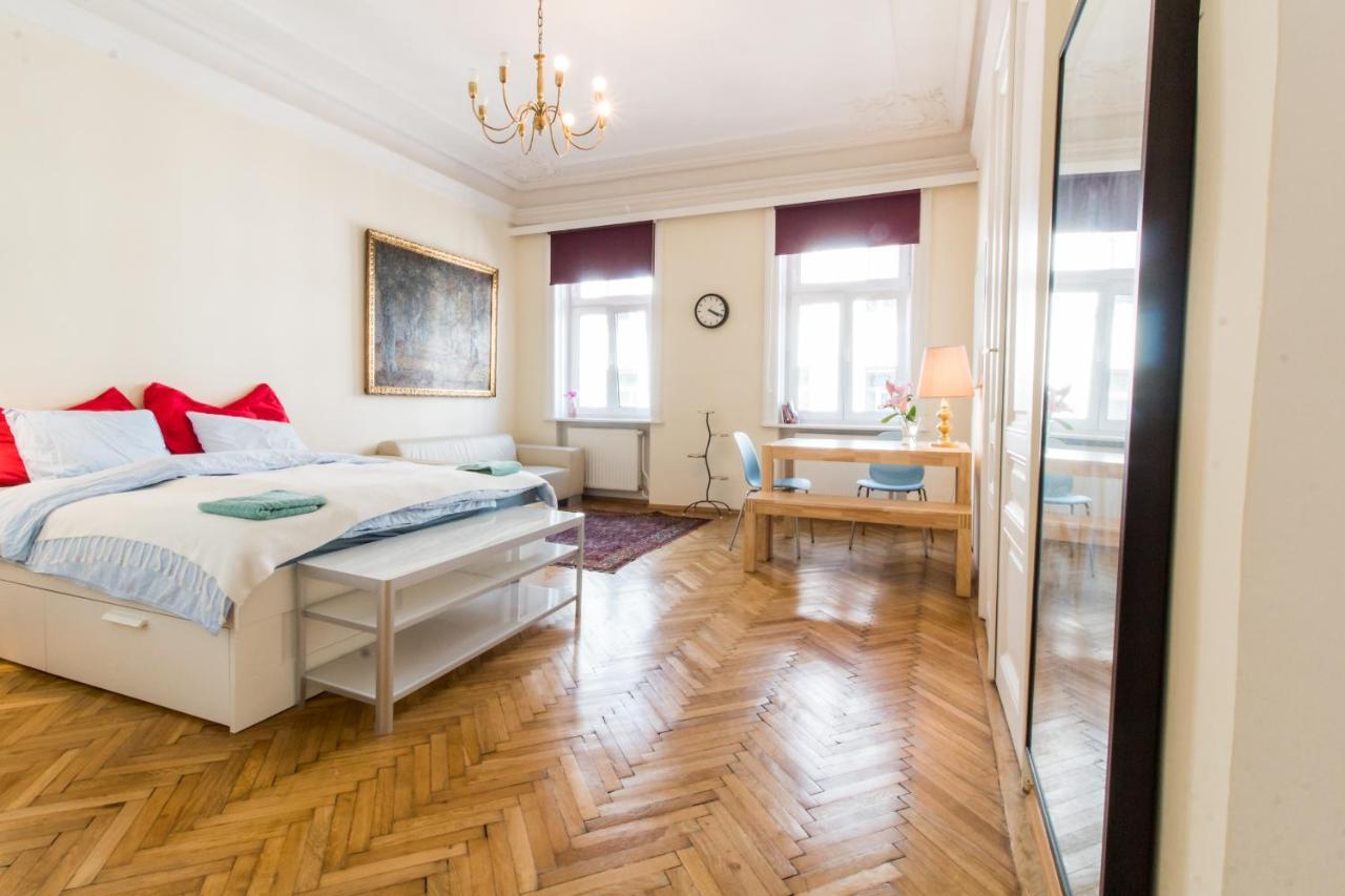 Beautiful Viennese Apartment Bagian luar foto